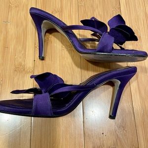 SASHA LONDON Slip on Heels Hibiscus Flower